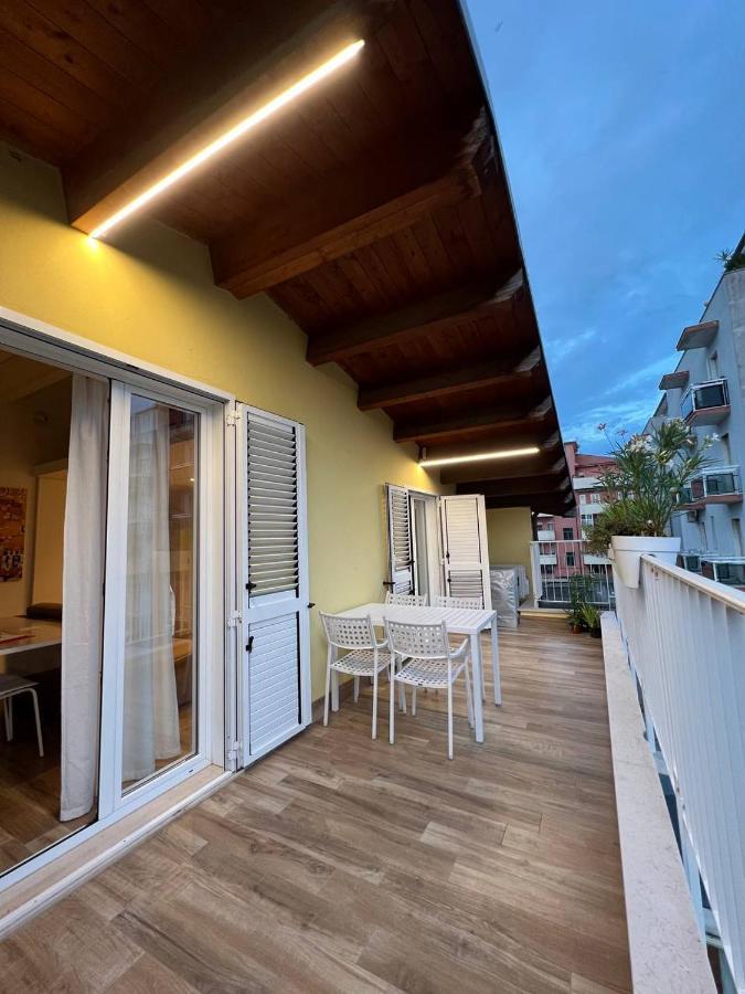 Casa Klimt Vicinissima Al Mare Parcheggio Privato Gratuito Se Disponibile Apartment เปสการา ภายนอก รูปภาพ