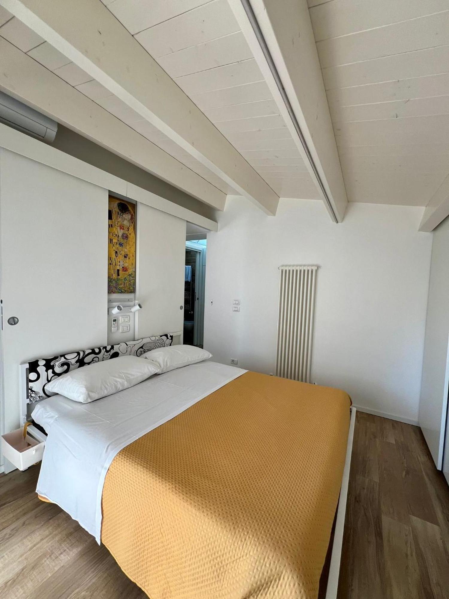 Casa Klimt Vicinissima Al Mare Parcheggio Privato Gratuito Se Disponibile Apartment เปสการา ภายนอก รูปภาพ